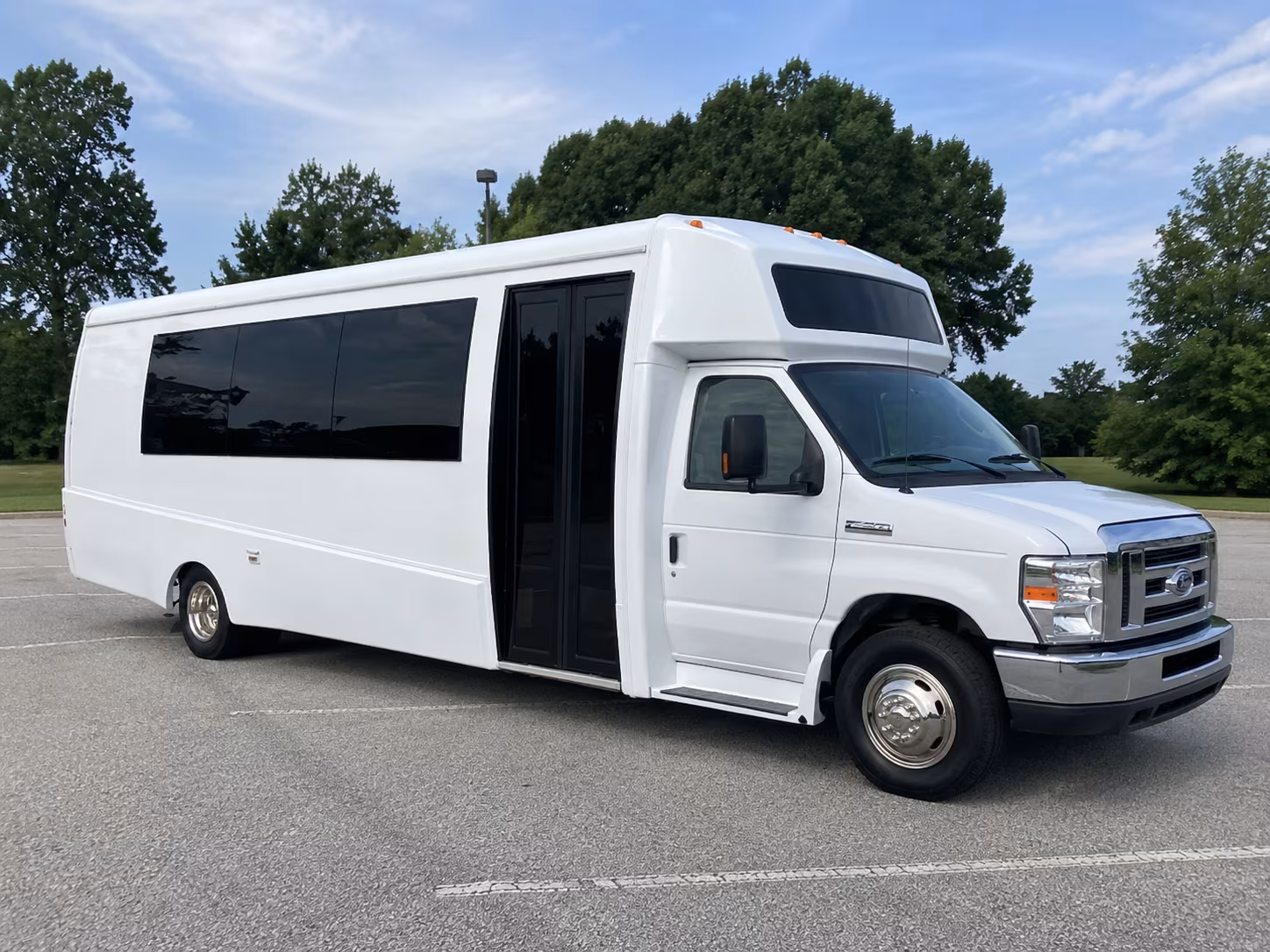 norfolk 18 passenger party bus