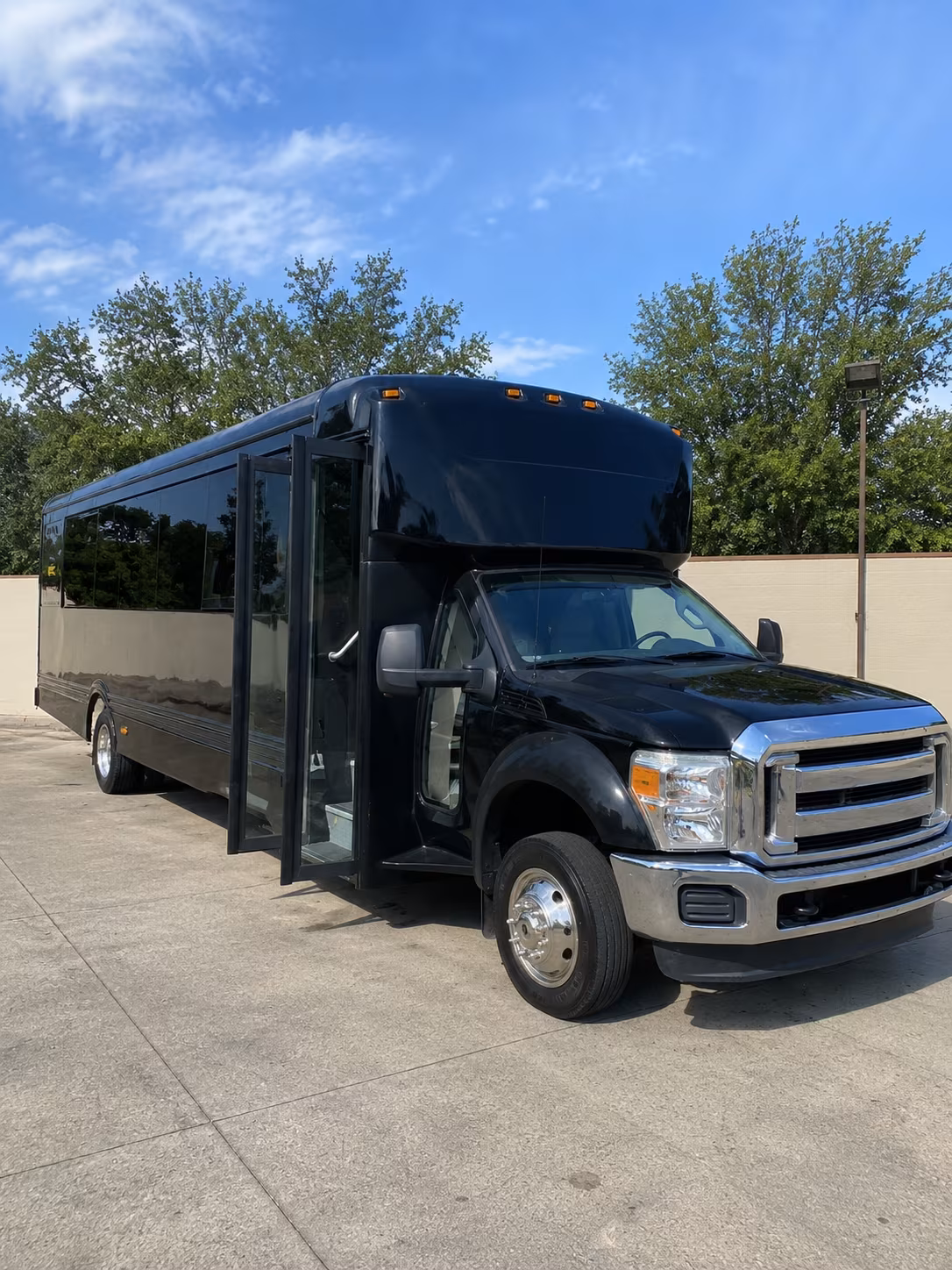 norfolk 20 passenger party bus