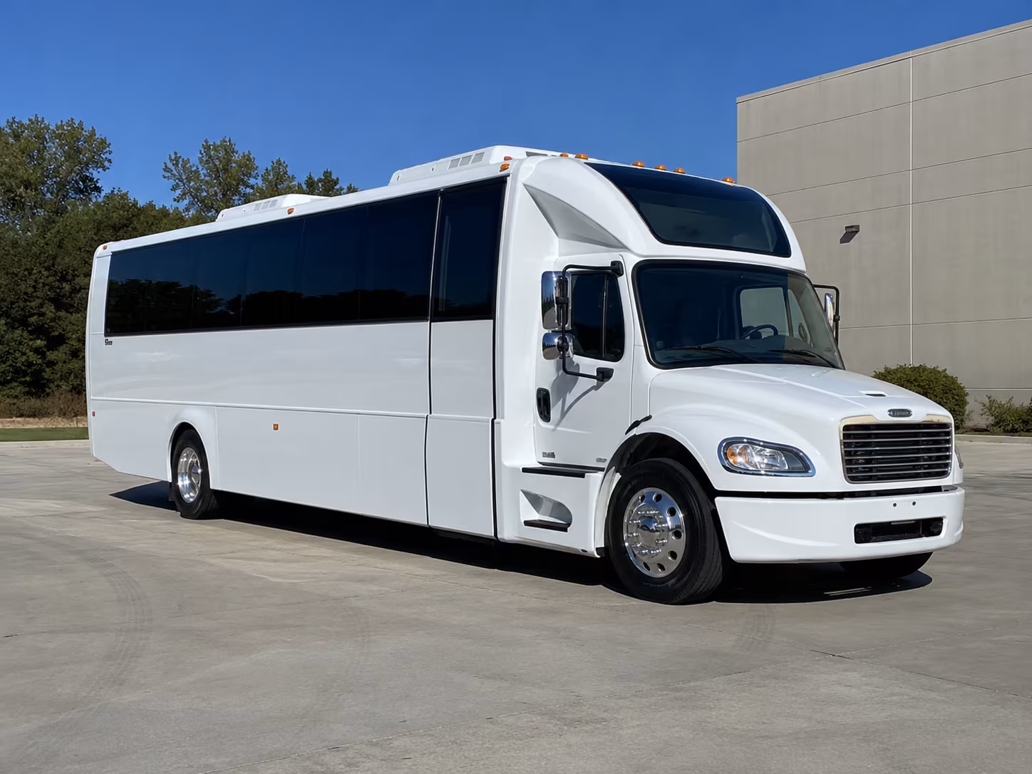 norfolk 28 passenger party bus
